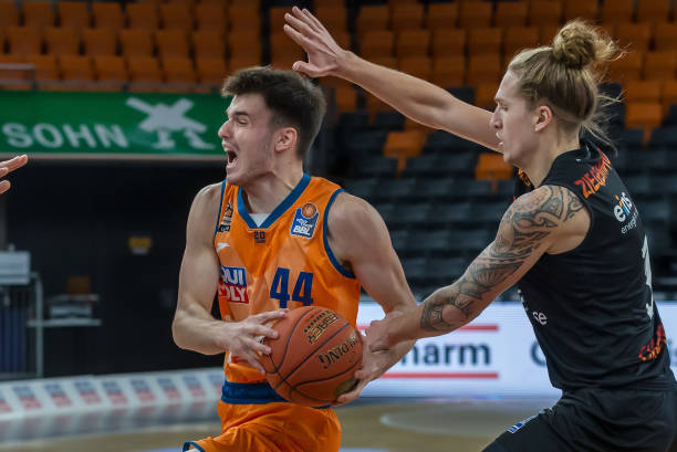 的新秀佩里 的新秀佩里